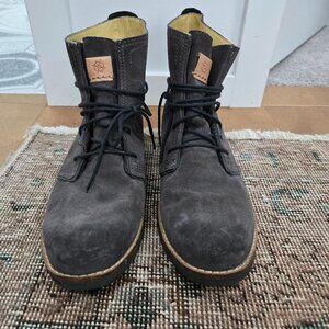 Suede ankle boots, flat, size 10 (euro 42).